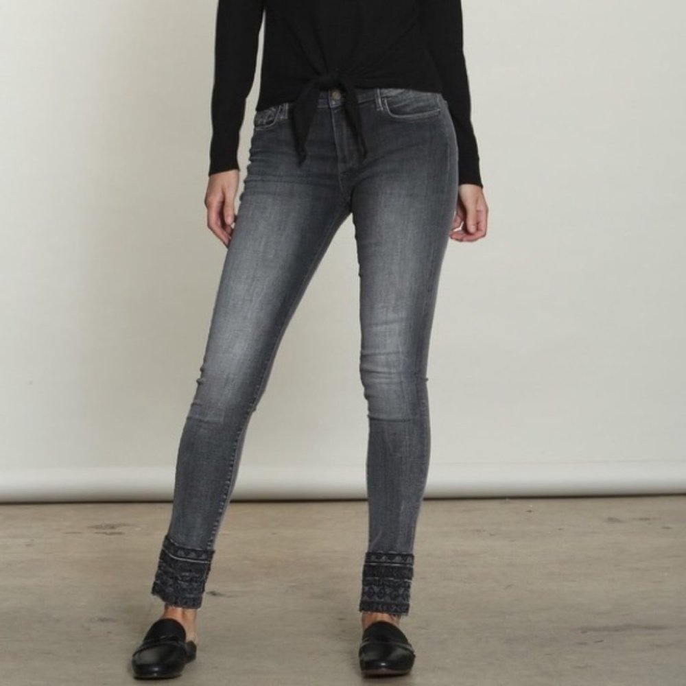 Driftwood Jackie Embroidered Hem Jeans Size 28 EUC